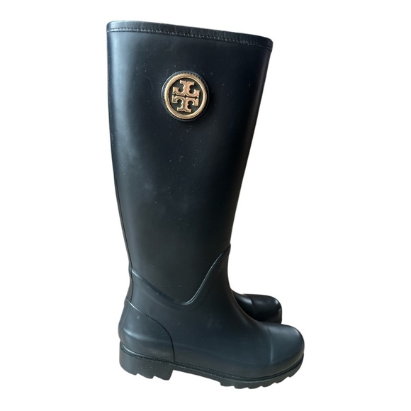 Tory Burch Black Tall Sarah Logo Rain Boots Gold Medallion Style 37568, Size 5 - Picture 2 of 11